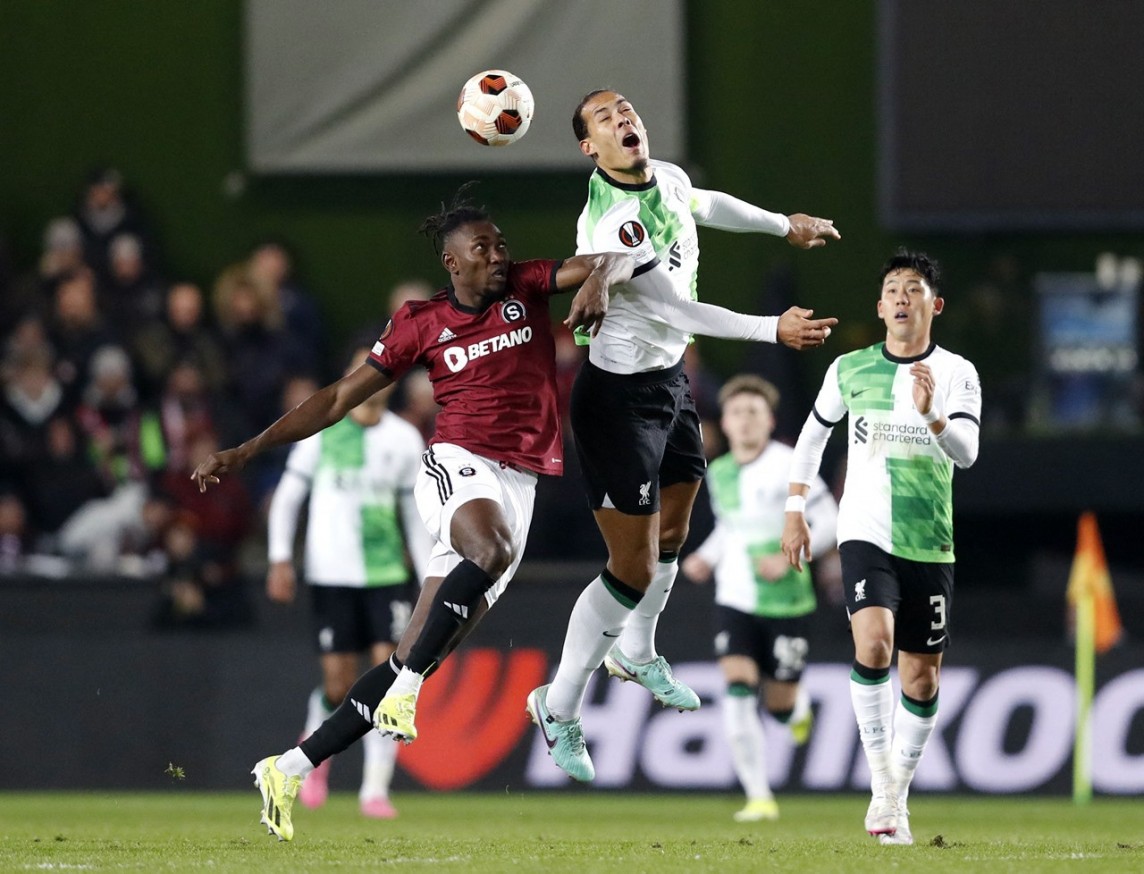 Liverpool thắng hủy diệt Sparta Prague