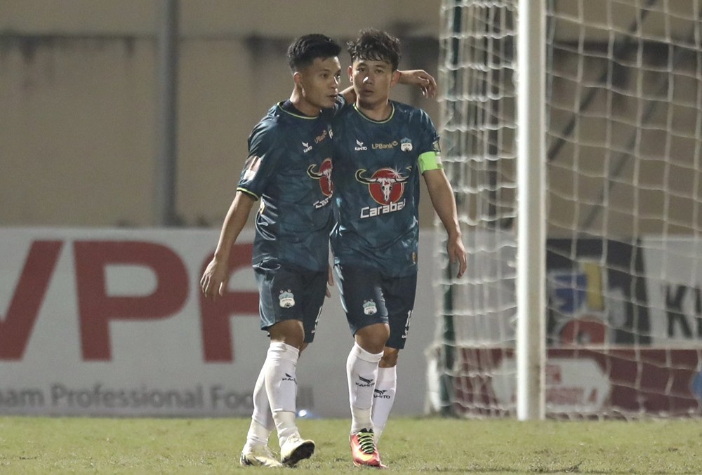 Thắng Thanh Hóa, Hoàng Anh Gia Lai thoát khỏi cuối bảng