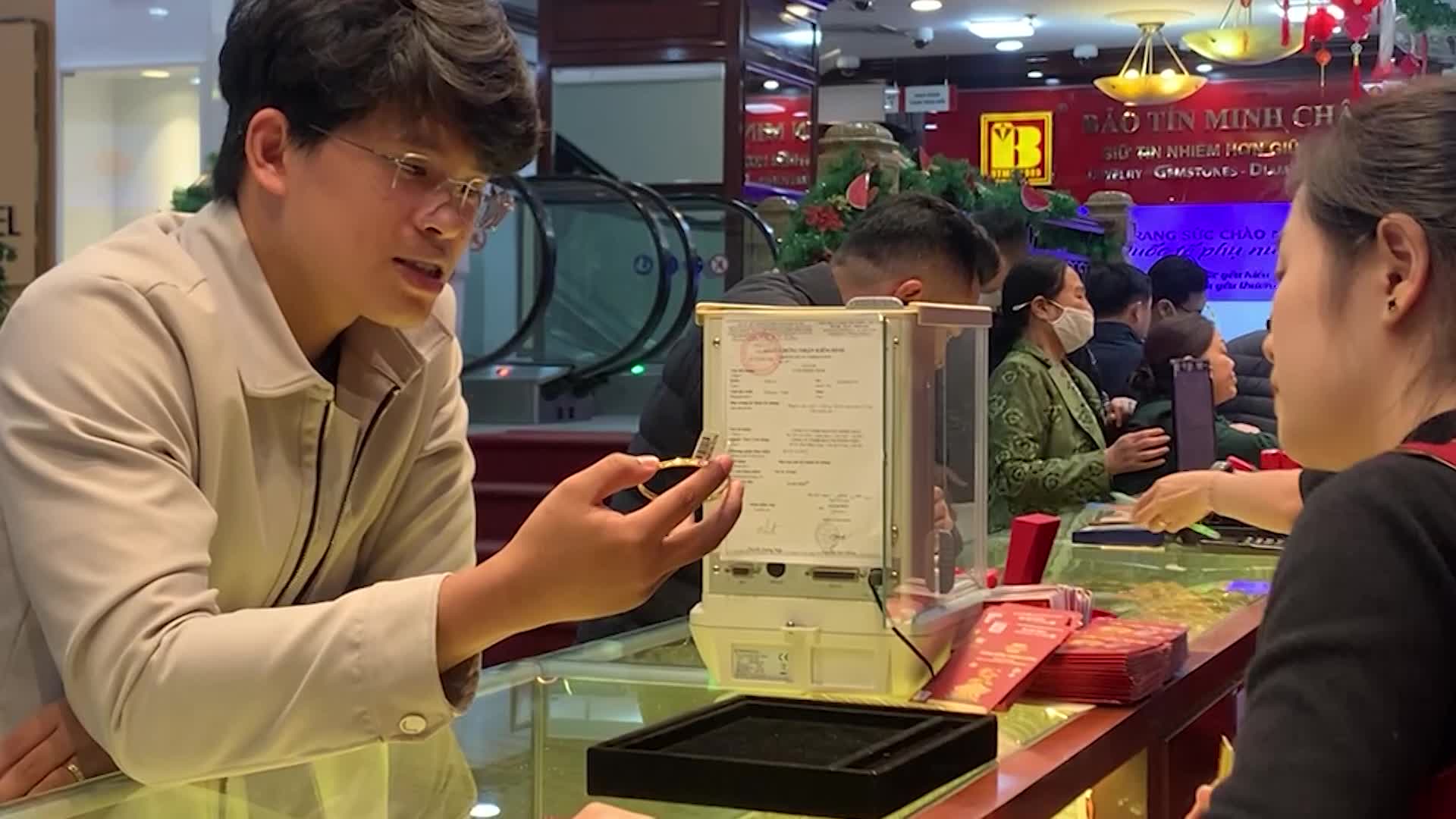 Giá vàng ngày 8/3 tăng mạnh