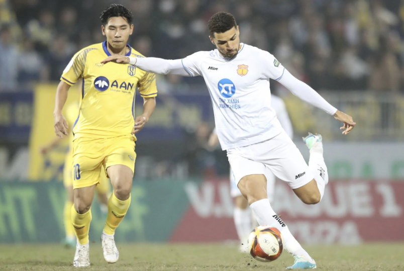 SLAN thua đau Nam Định