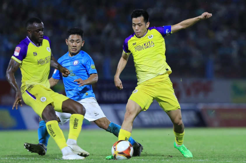 Hà Nội FC thắng kịch tính Khánh Hòa