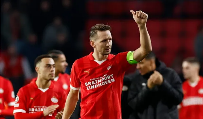 Dortmund chia điểm kịch tính với PSV