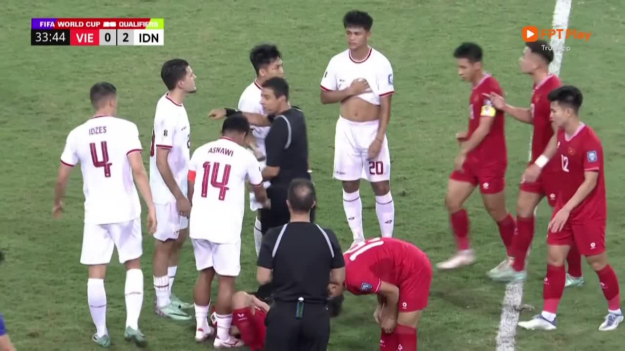 Việt Nam và Indonesia thi đấu quyết liệt trên sân