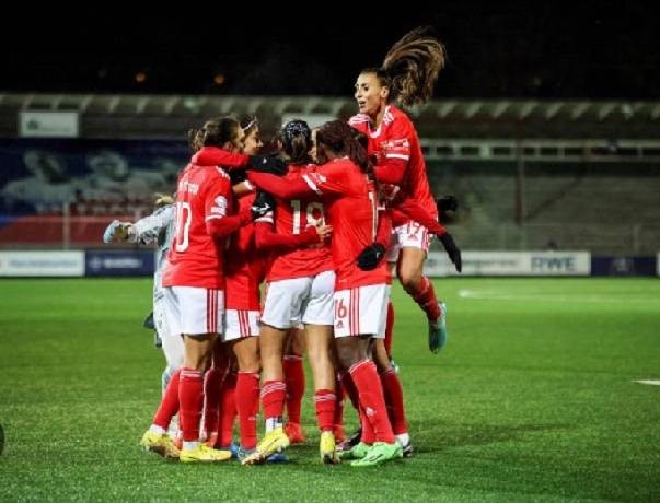 Benfica chấp nhận thất bại trước Lyon