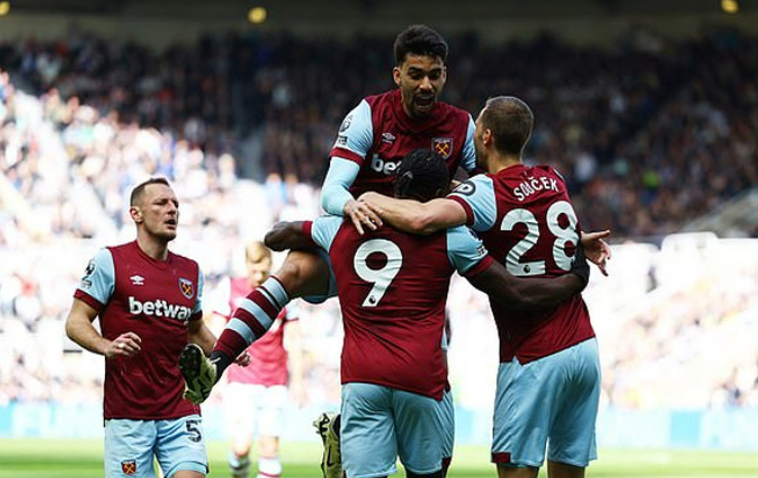 Newcastle thắng nghẹt thở West Ham