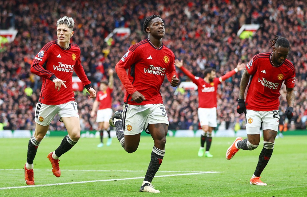 MU hòa kịch tính trước Liverpool