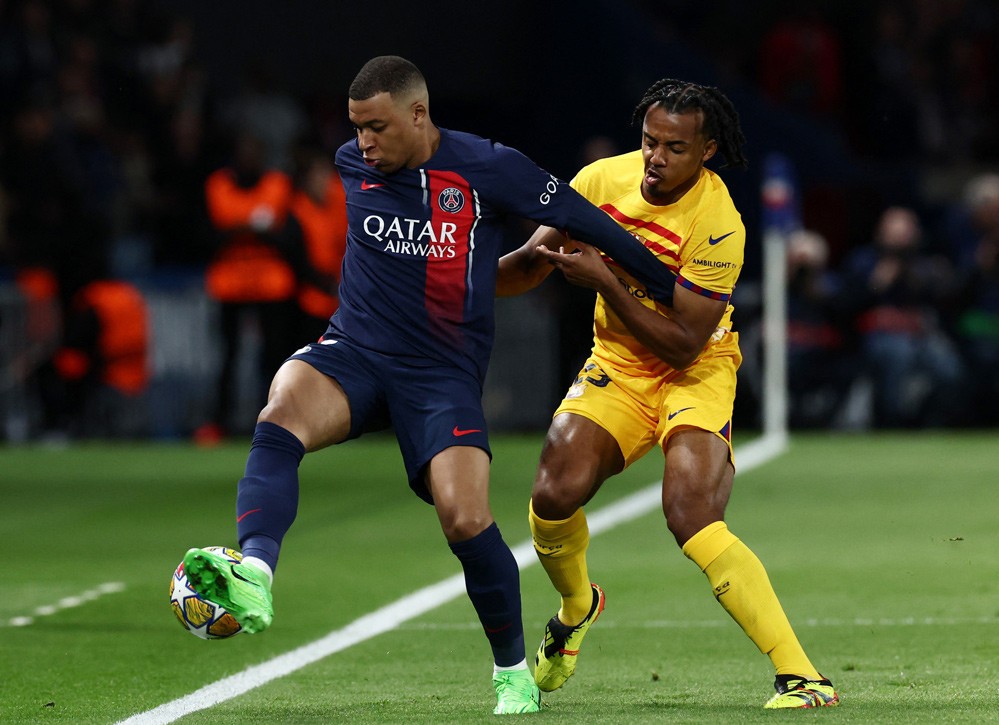 Mbappe mờ nhạt, PSG thua Barca ngay trên sân nhà