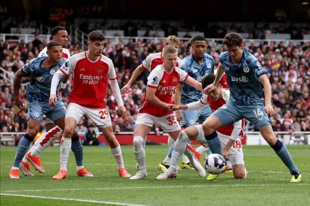 Arsenal thua sốc trên sân nhà, vị trí đầu bảng trao tay Man City