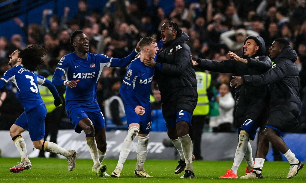 Chelsea thắng kịch tính trước MU