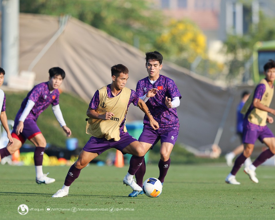 U23 Việt Nam luyện tập trước trận gặp U23 Malaysia
