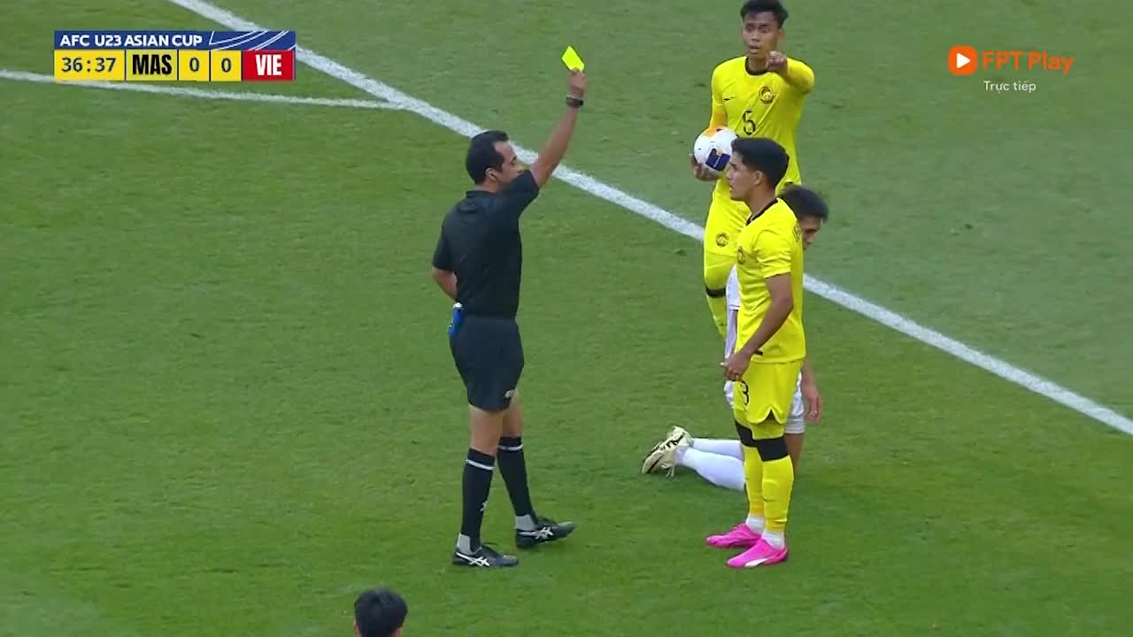 36p cầu thủ Malay nhận thẻ vàng