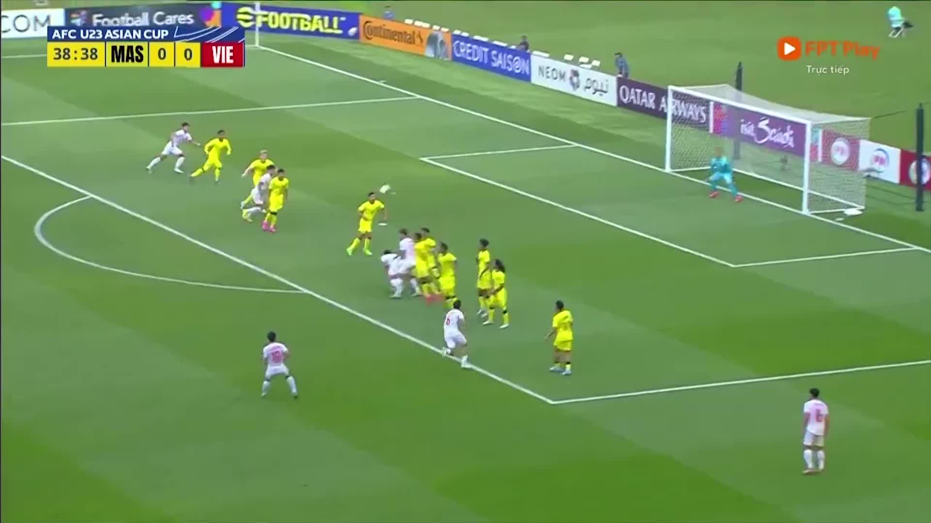 Quá đẹp: Siêu phẩm sút phạt, 10 điểm không có...nhưng của Văn Khang