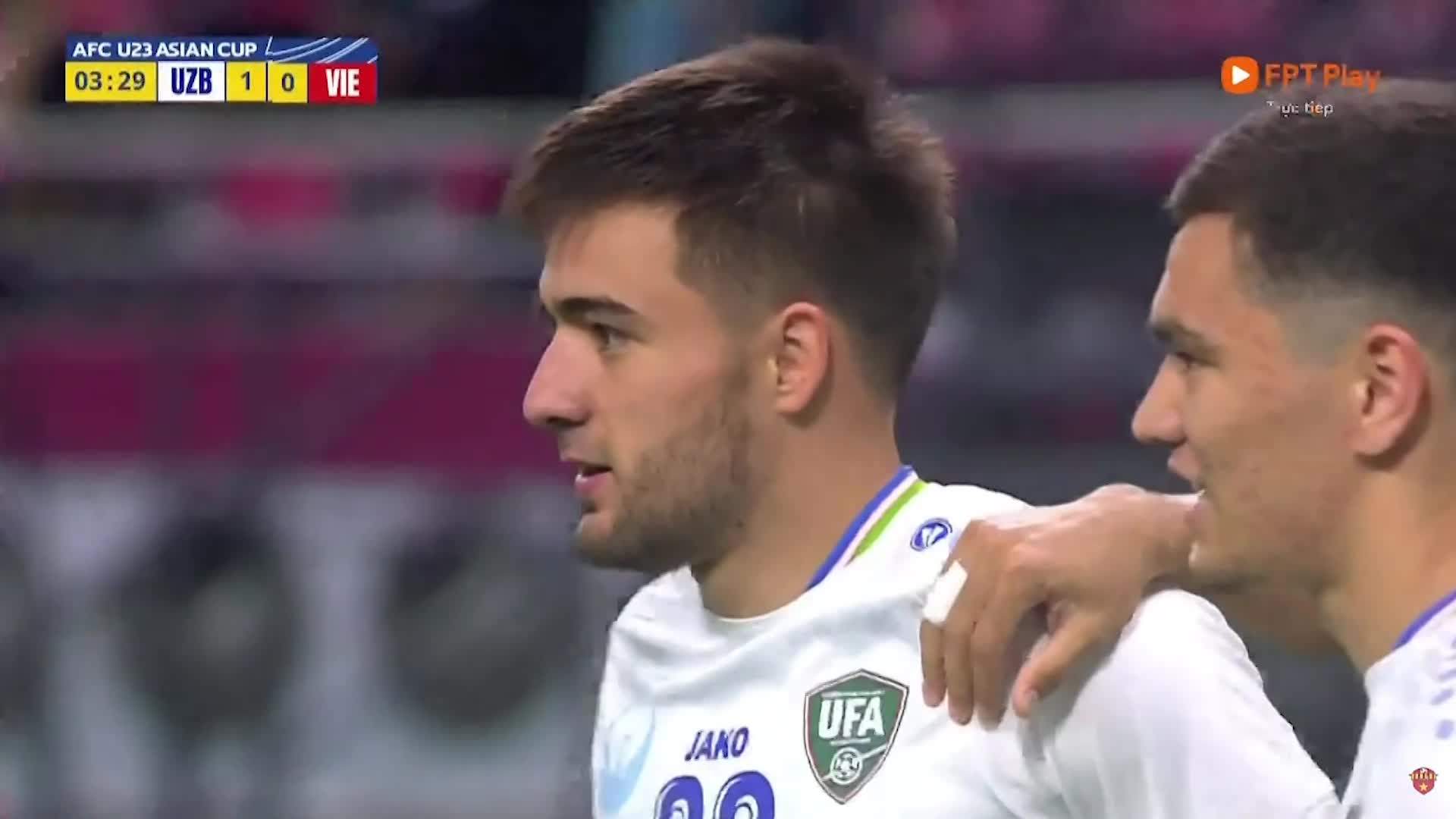 Uzbekistan ghi bàn mở tỷ số ngay phút thứ 4
