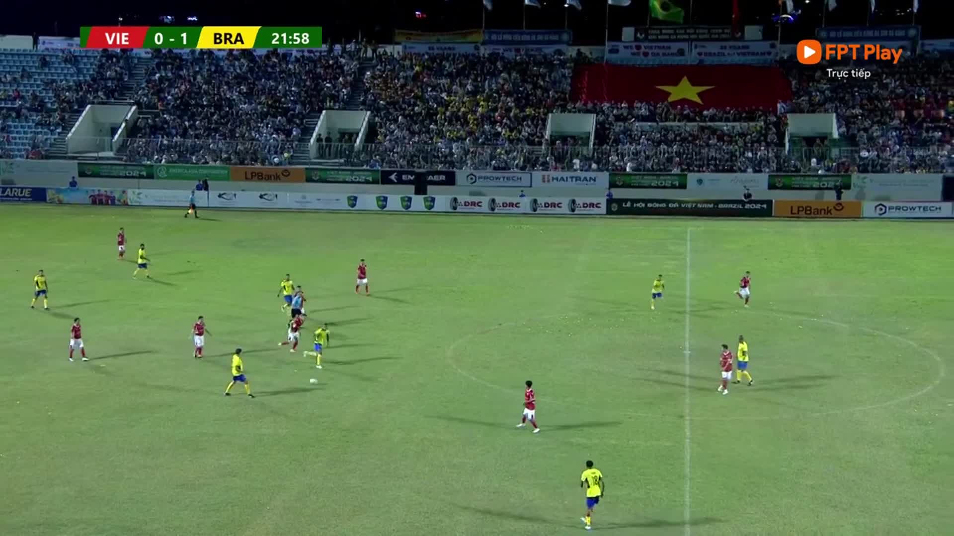 Clip bàn thắng đẹp giữa Việt Nam và Brazil - 2