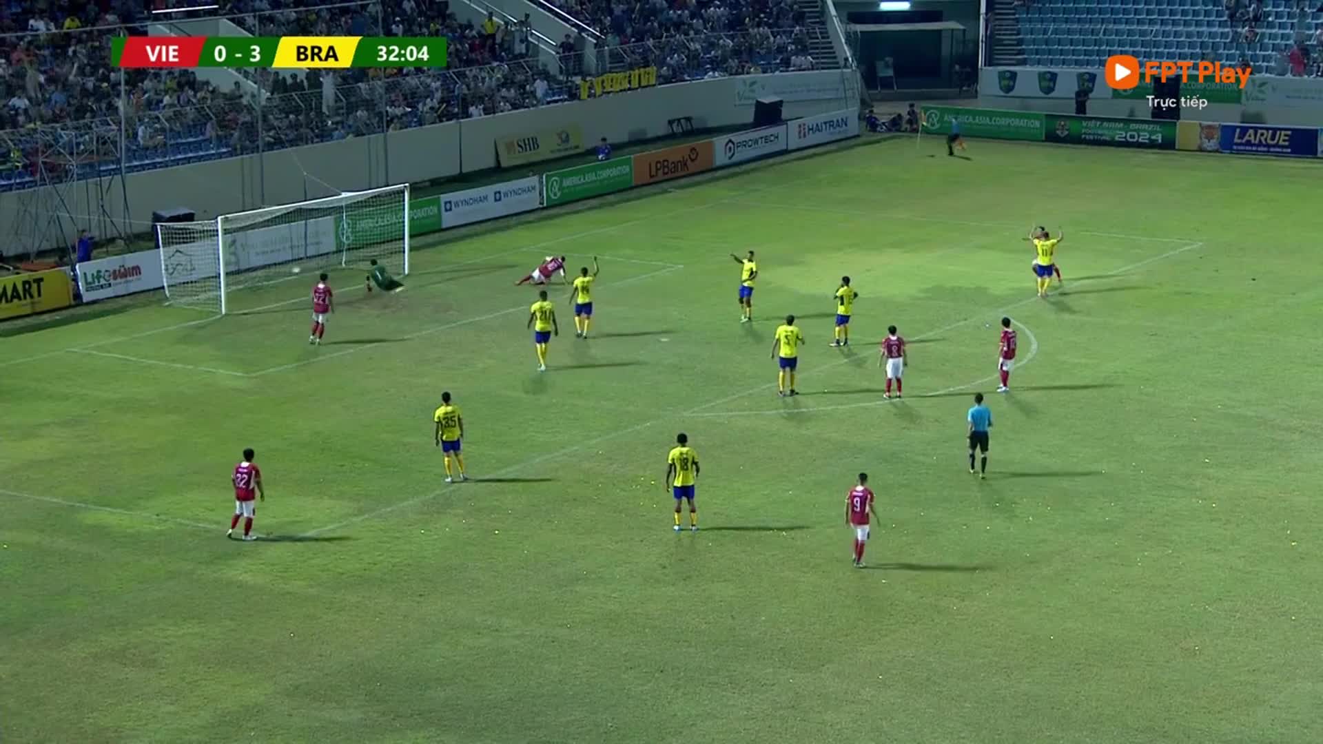 Clip bàn thắng đẹp giữa Việt Nam và Brazil - 3-1