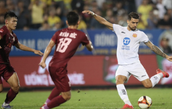 Nam Định thua đậm Bình Định