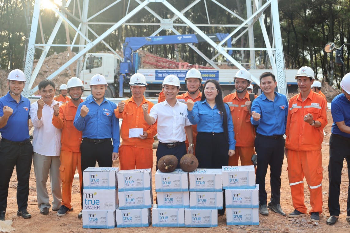 Trung ương Đoàn Thanh niên phát động cuộc thi đua 30 ngày đêm hỗ trợ việc xây dựng đường dây 500kV