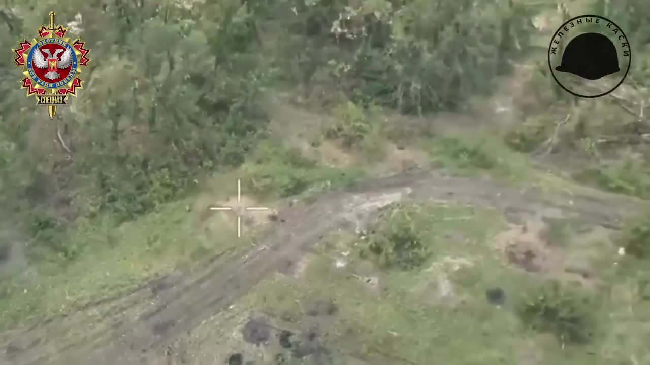 Xe thiết giáp Ukraine phát nổ vì cán phải mìn chống tăng của Nga