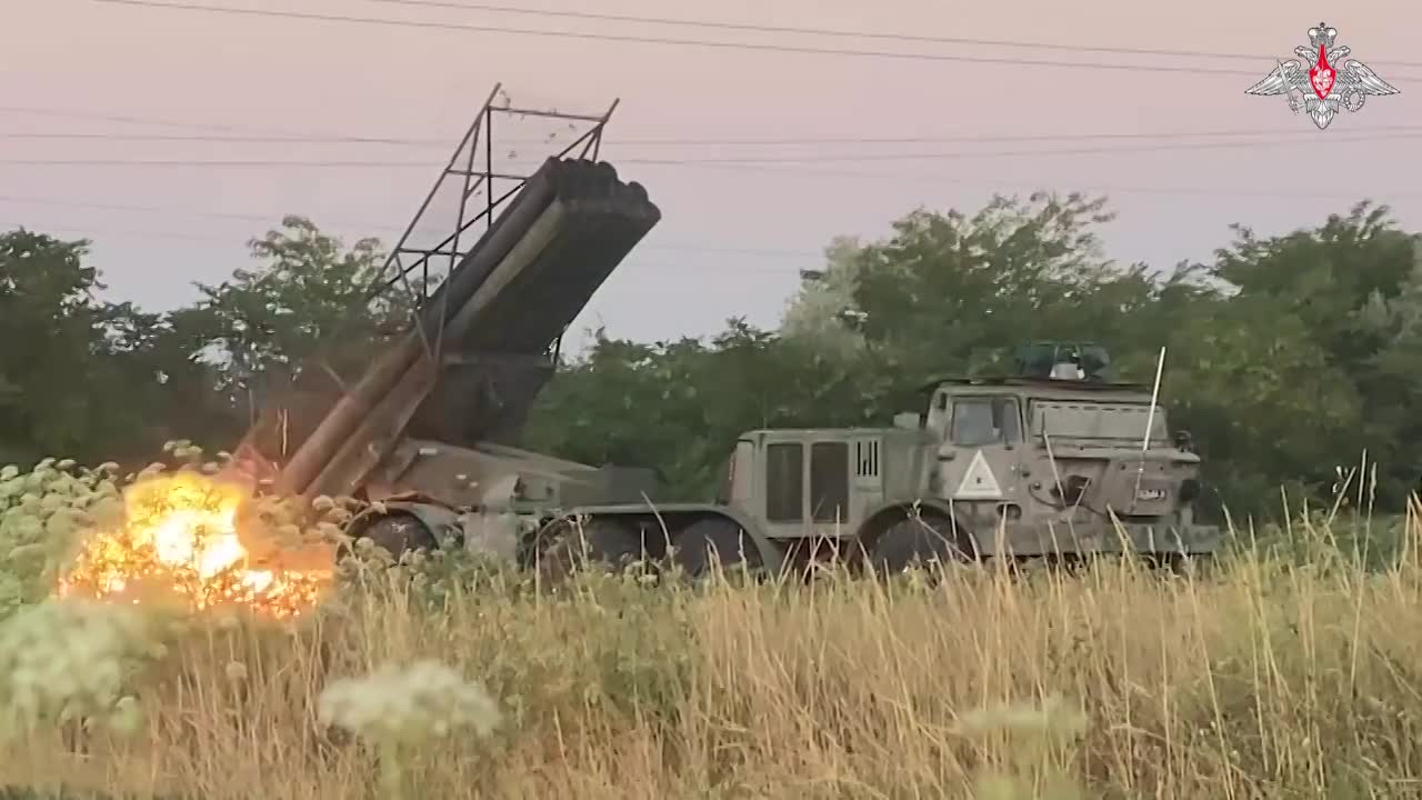 ‘Lửa mặt trời’ TOS-1A Solntsepek Nga oanh kích công sự của Ukraine