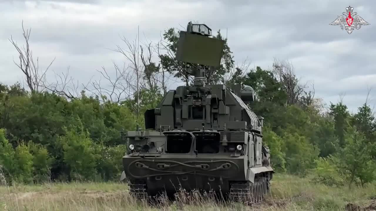 Tổ hợp Tor-M2 của Nga yểm trợ các đơn vị súng trường và xe tăng cơ giới theo hướng Avdiivka