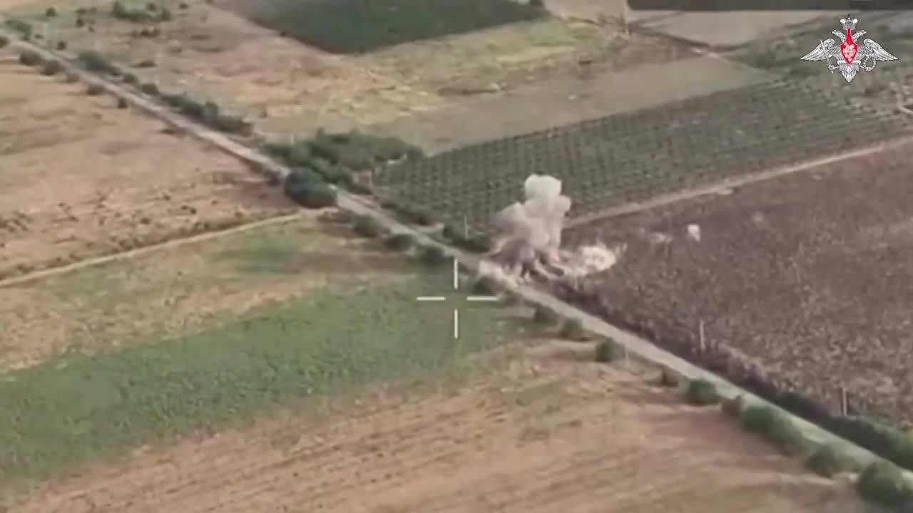 Video pháo binh Nga tập kích cứ điểm Ukraine trên hướng Kherson