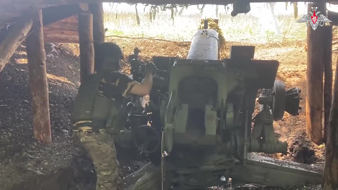 Nga dùng pháo binh yểm trợ giúp bộ binh tiến công ở Ukraine