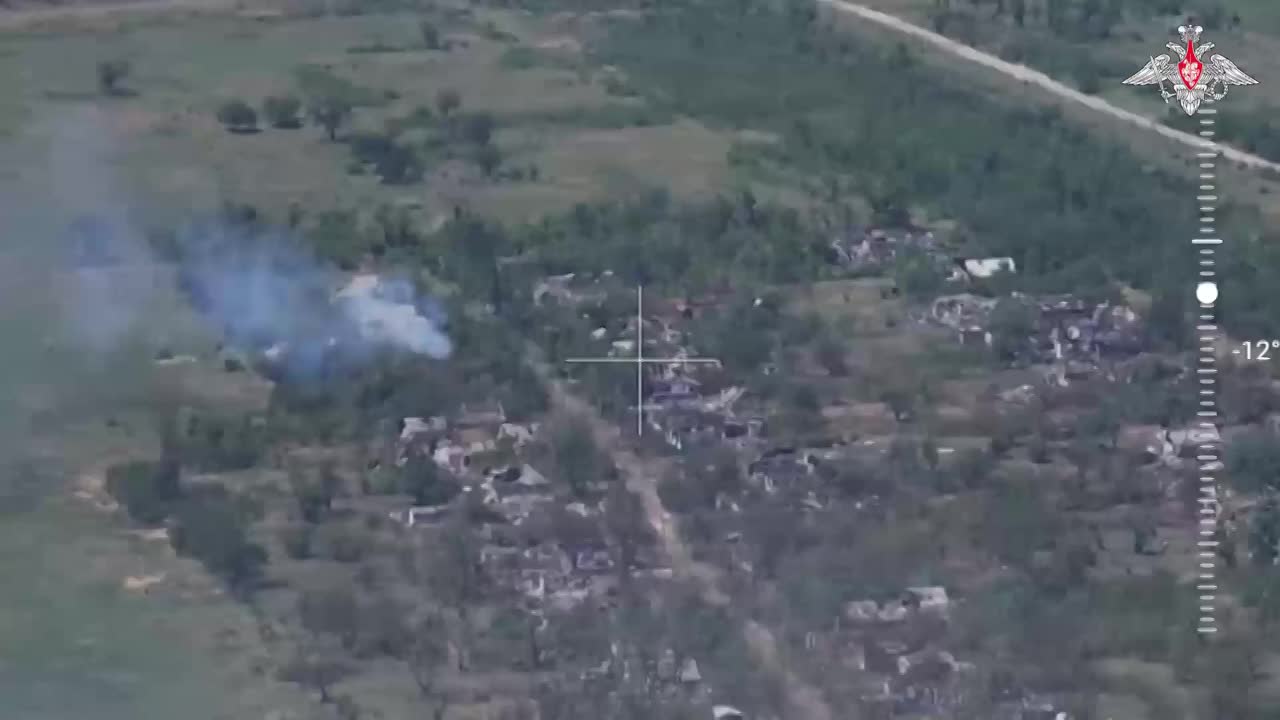 Video xe tăng Nga công phá cứ điểm của Ukraine trên hướng Donetsk