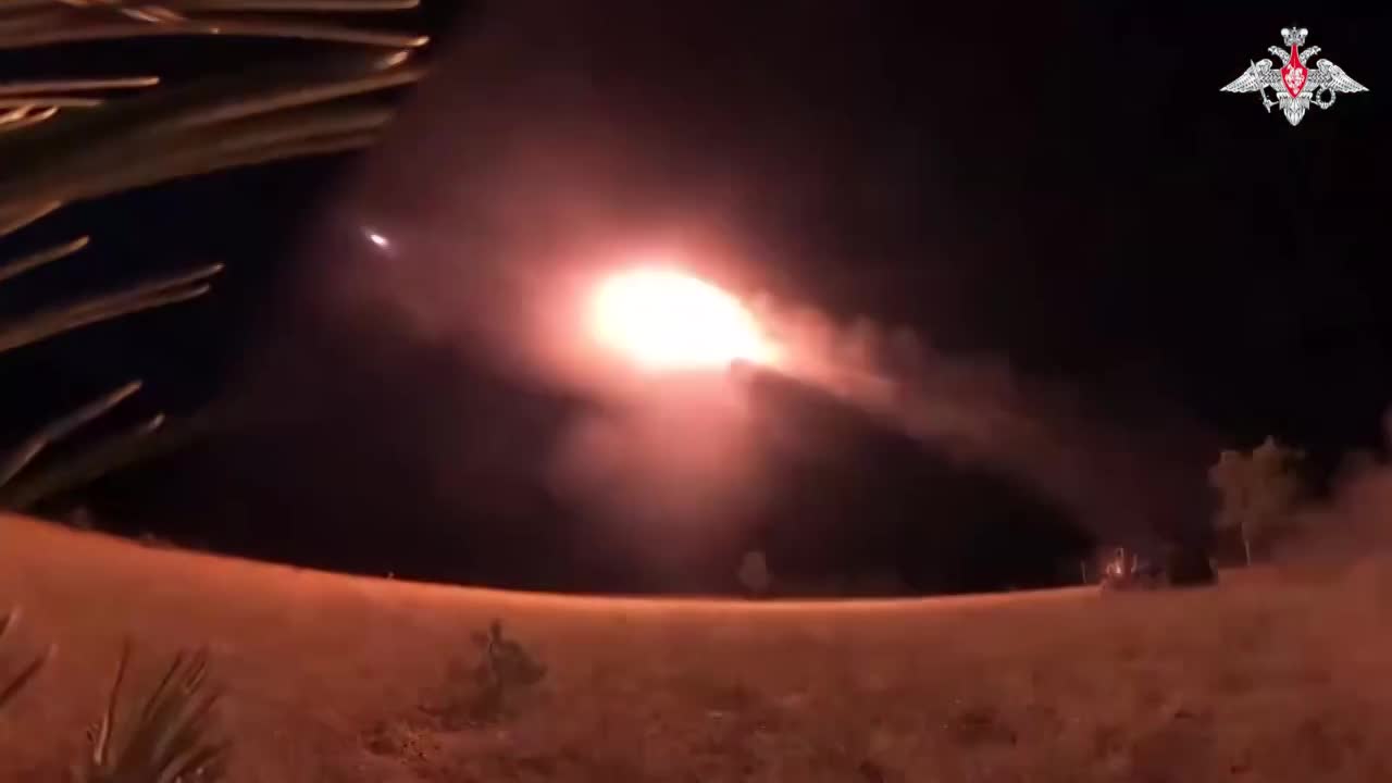 Video pháo phản lực Grad của Nga khai hỏa vào mục tiêu Ukraine