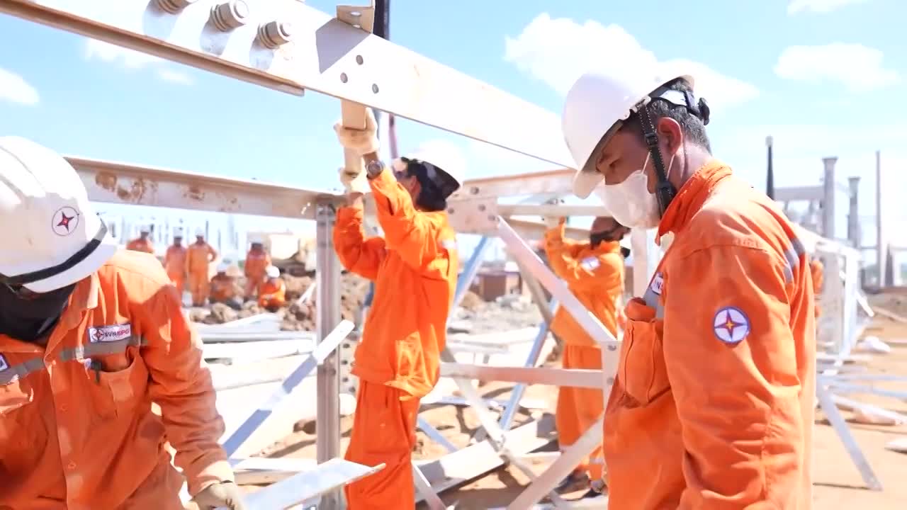 Tổ quốc thiêng liêng trong trái tim người thợ điện
