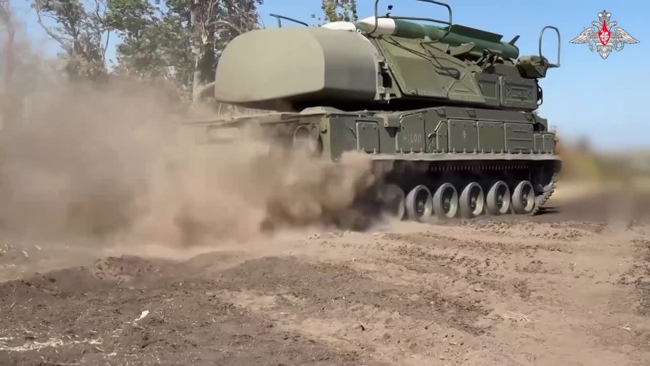 Cận cảnh tổ hợp Buk-M1 của Nga tiêu diệt UAV của Ukraine