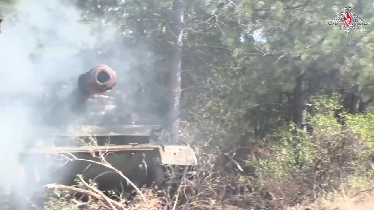 Xe tăng Nga khai hỏa chặn lực lượng Ukraine rút lui theo hướng Nam Donetsk