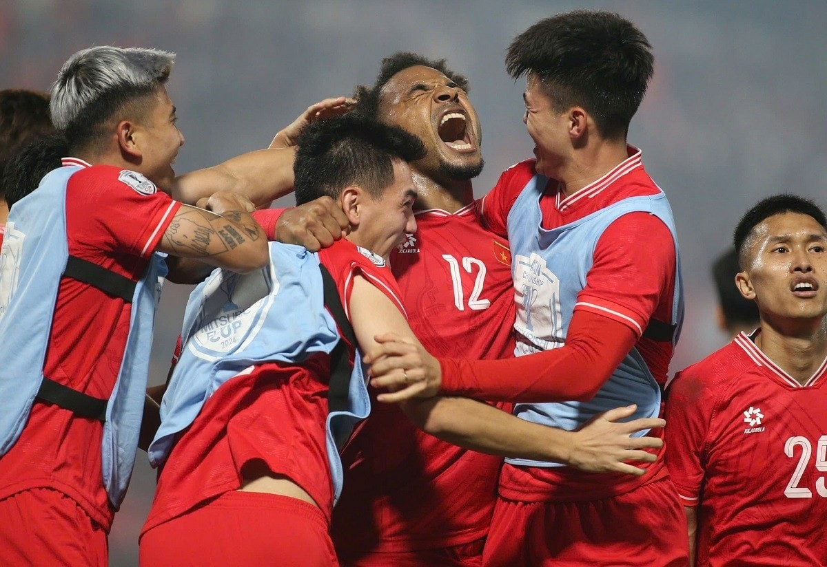 Xuân Son ghi cú đúp, Việt Nam dẫn trước Thái Lan 2-0