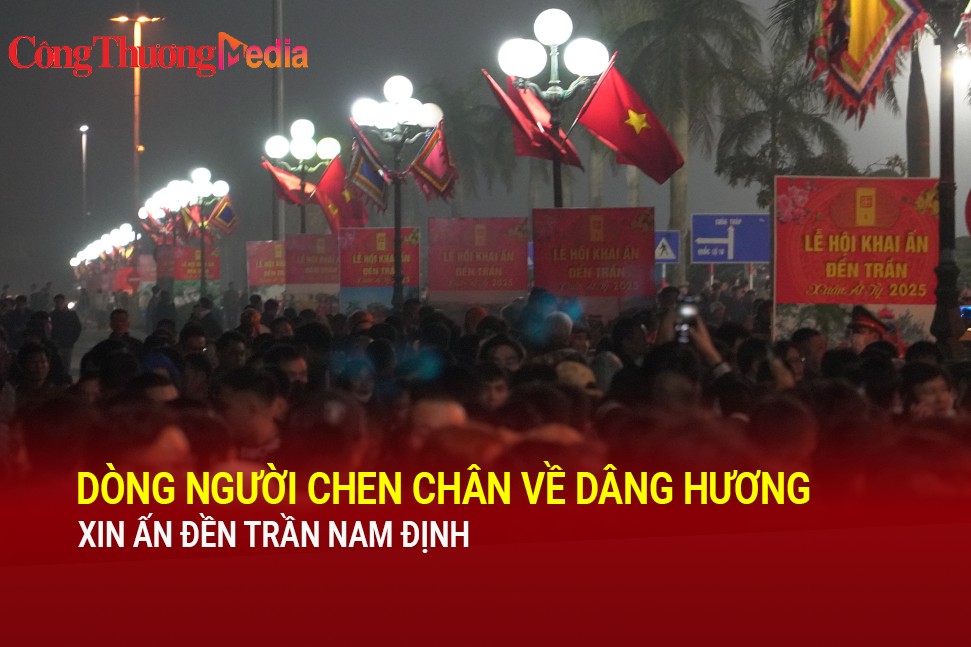 Dòng người chen chân về dâng hương Đền Trần Nam Định
