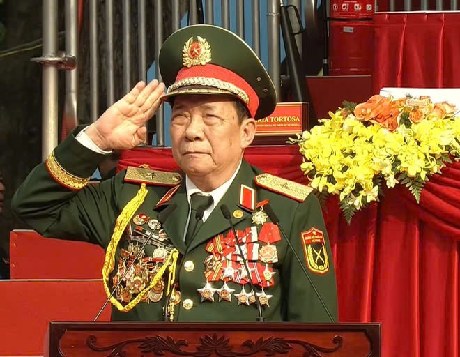 Thiếu tướng Trần Ngọc Thổ đại diện cho các lực lượng đã tham gia chiến đấu trong Chiến dịch Hồ Chí Minh lịch sử phát biểu