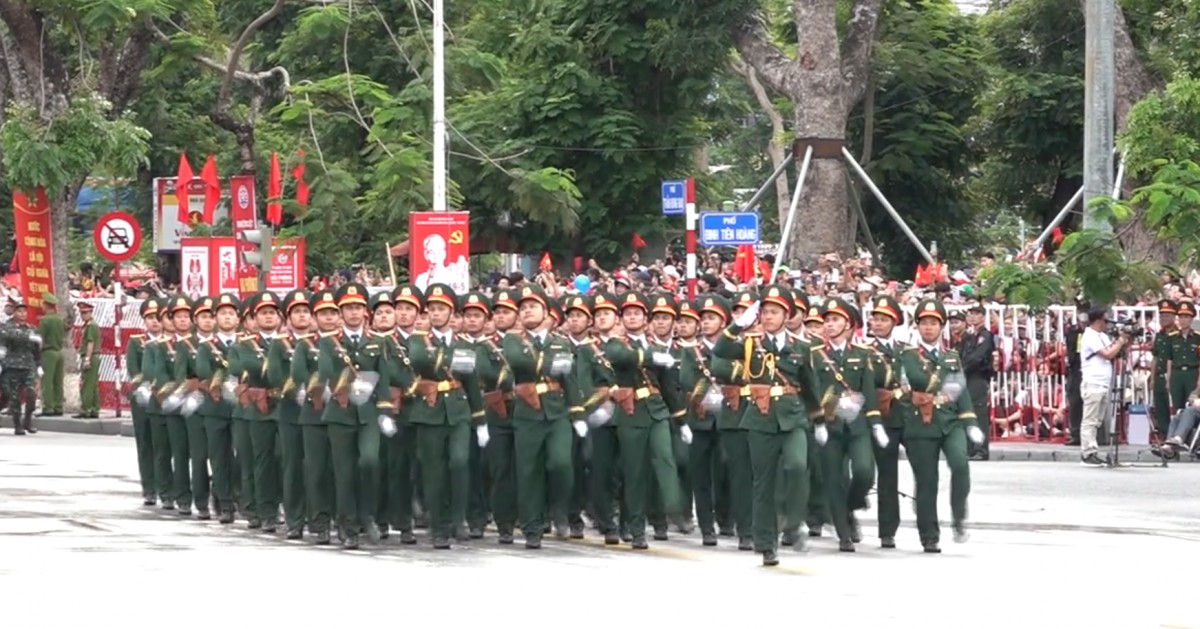 6. Khối nam sĩ quan và quân nhân chuyên nghiệp Bộ Chỉ huy quân sự thành phố