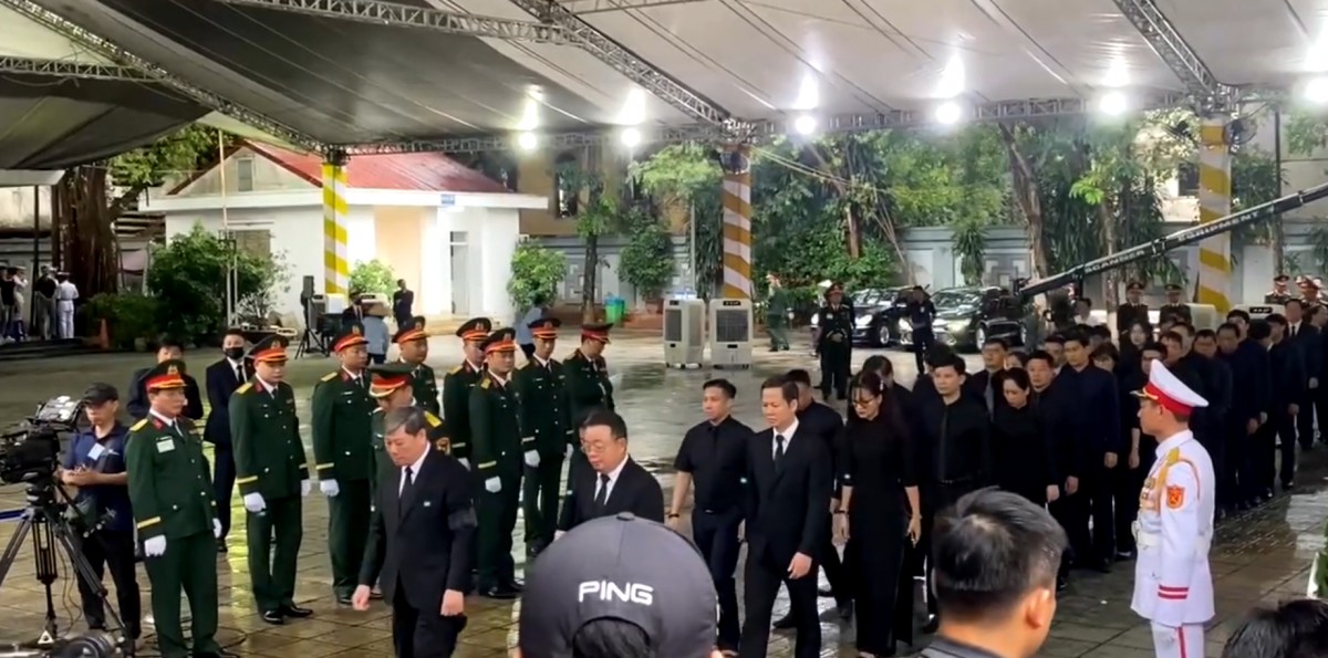 Ban Tuyên giáo và Dân vận Trung ương vào viếng nguyên Chủ tịch nước Trần Đức Lương