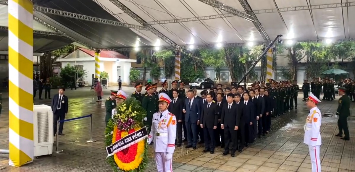 Đoàn Bộ Ngoại giao vào viếng