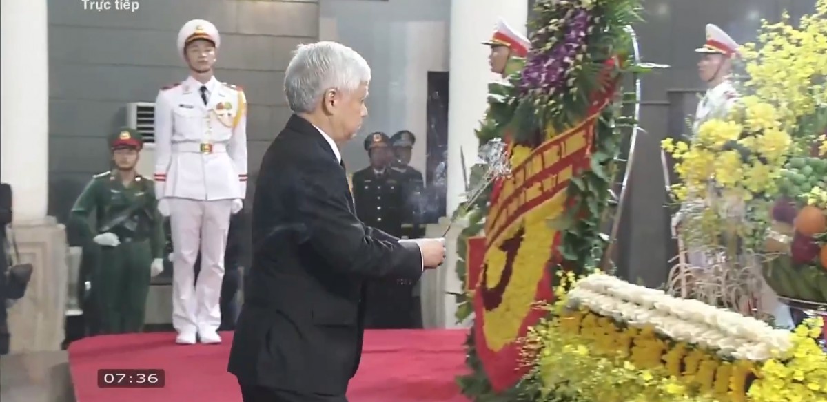 Đoàn Ủy ban Trung ương Mặt trận Tổ quốc Việt Nam viếng nguyên Chủ tịch nước Trần Đức Lương