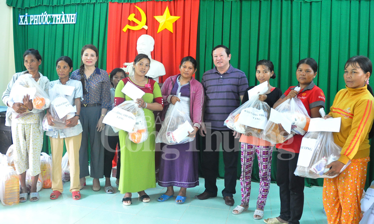 Báo Công Thương chia sẻ khó khăn với đồng bào Raglai ở Ninh Thuận