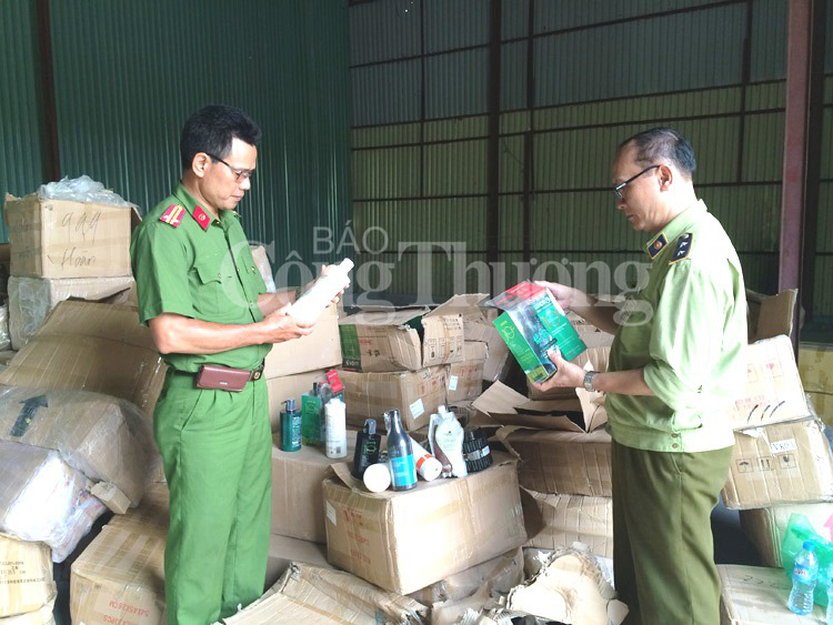 Hà Nội: Thu giữ lượng lớn mỹ phẩm nhập lậu không rõ nguồn gốc