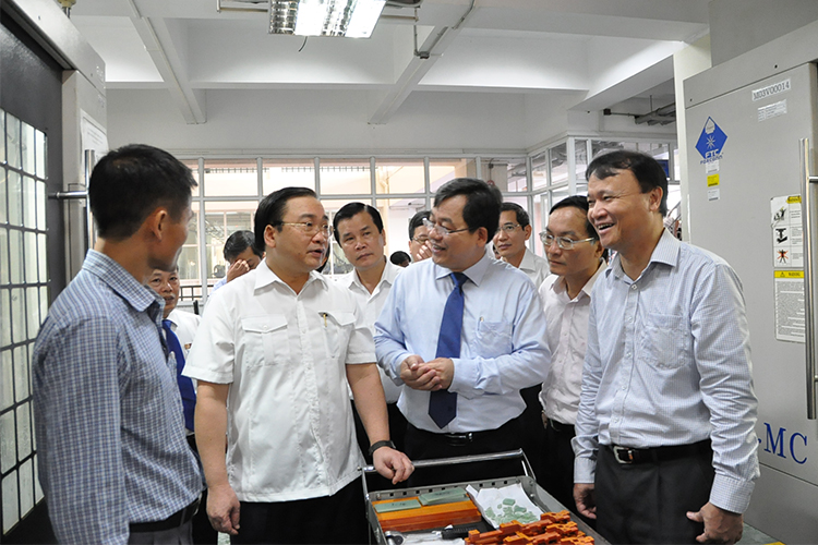 Lãnh đạo Hà Nội thăm và làm việc tại Trường đại học Công nghiệp