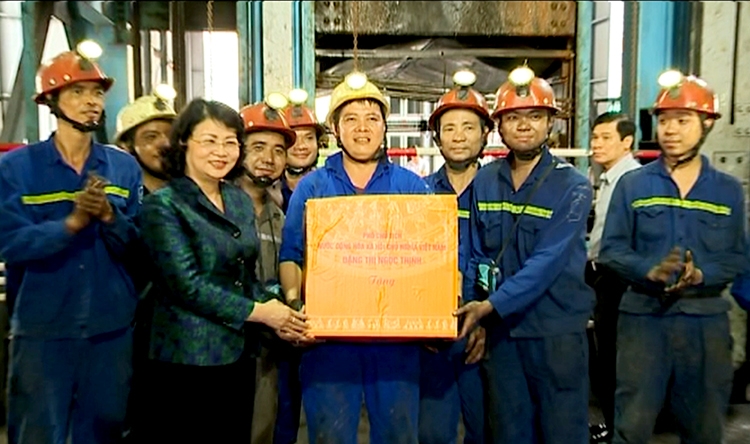 Phó Chủ tịch nước Đặng Thị Ngọc Thịnh Kiểm tra, giám sát công tác thi đua khen thưởng tại TKV