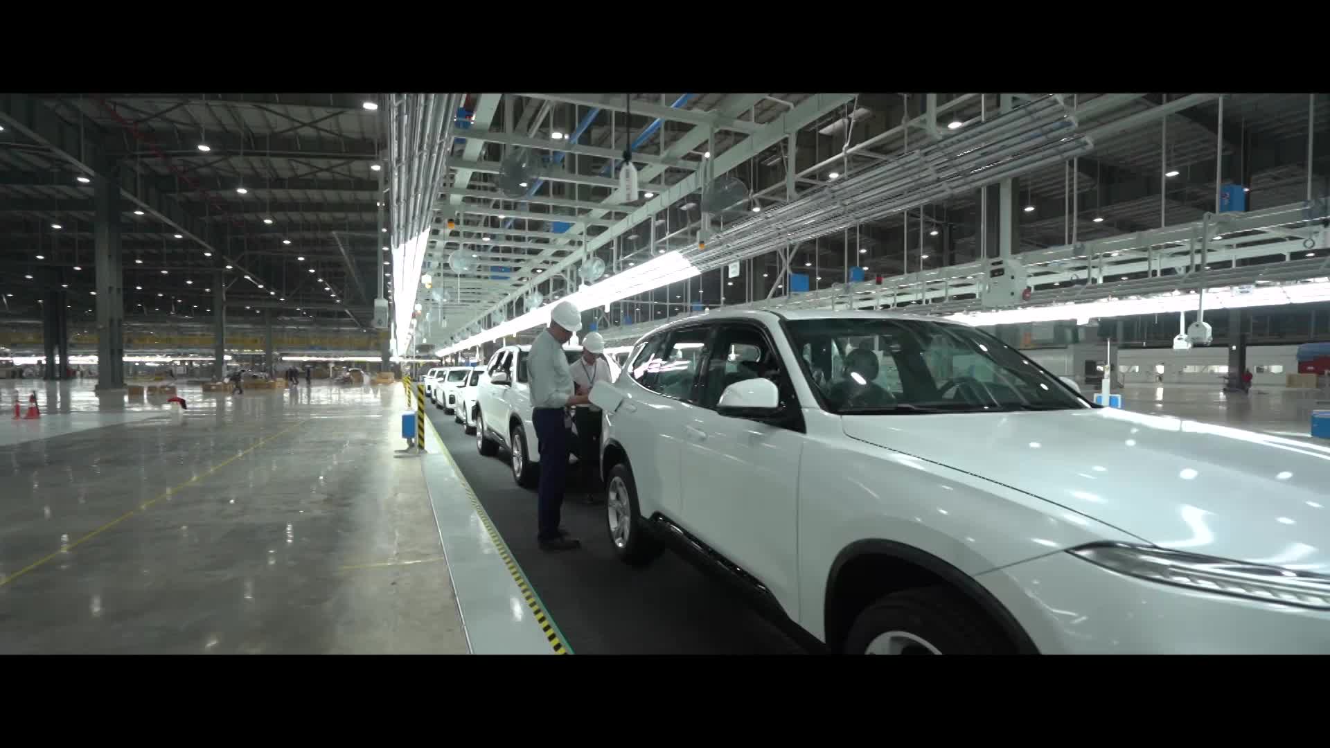 Vinfast đưa 155 ô tô Lux ra nước ngoài kiểm thử