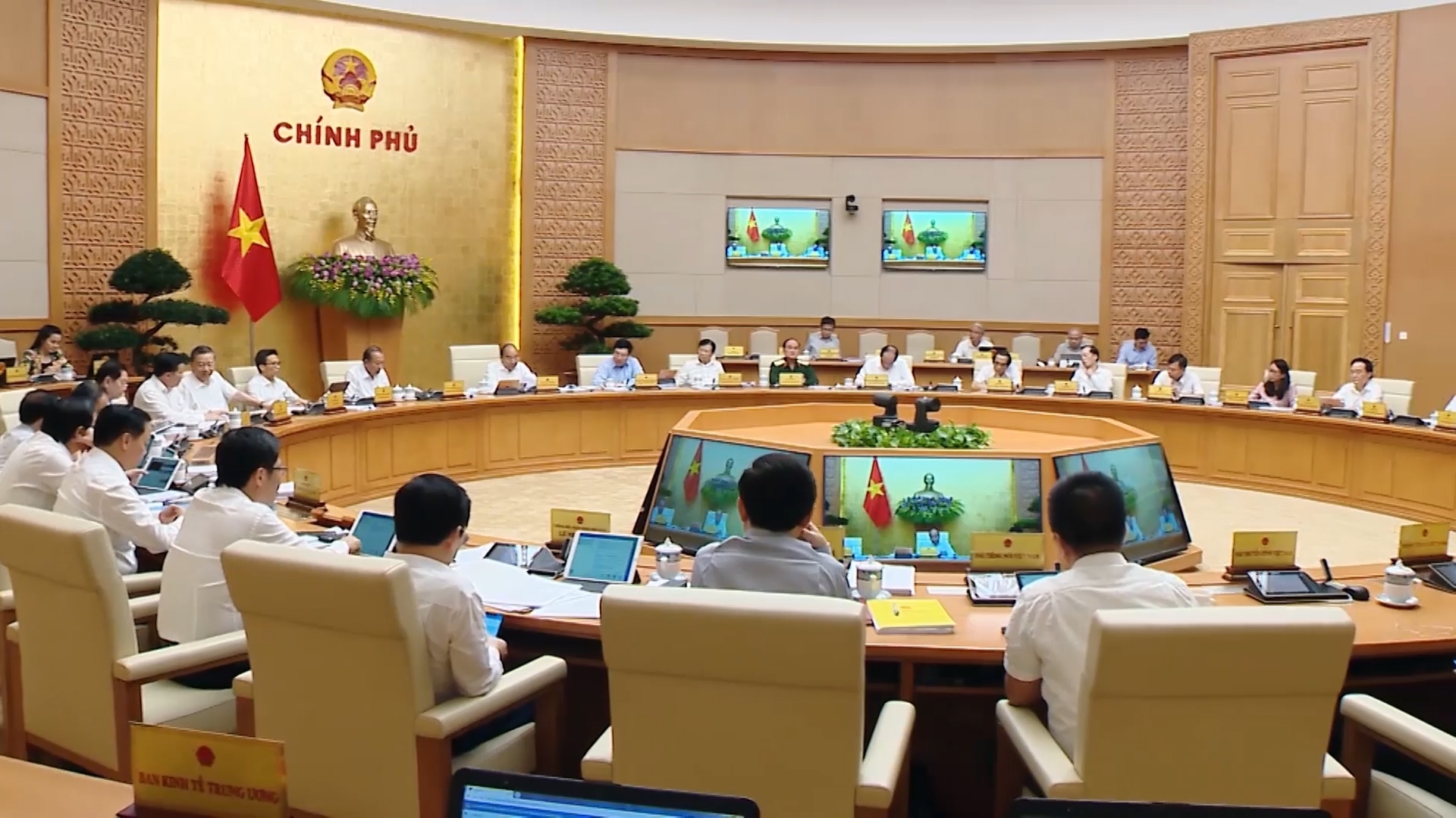 Cập nhật tin tức, thị trường, xuất nhập khẩu ngày 4-6
