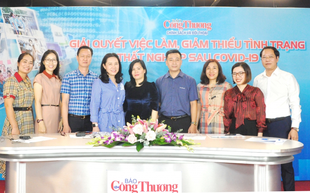 Giải quyết việc làm, giảm thiểu tình trạng thất nghiệp sau Covid-19 - Phần II: Hỗ trợ người lao động vượt qua khủng hoảng việc làm