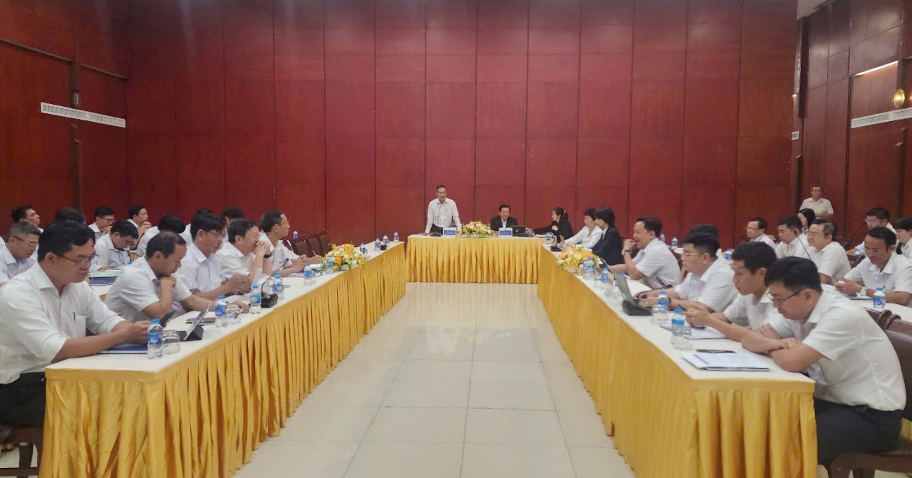 EVNHCMC: Tổ chức hội thảo tư vấn pháp luật về hợp đồng điện