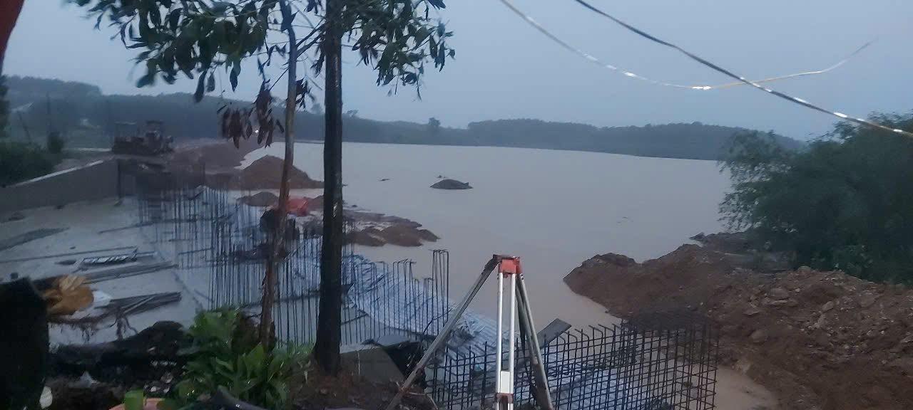 Quảng Bình: Chủ động phá dỡ đê quai để giảm thiểu thiệt hại mưa lũ