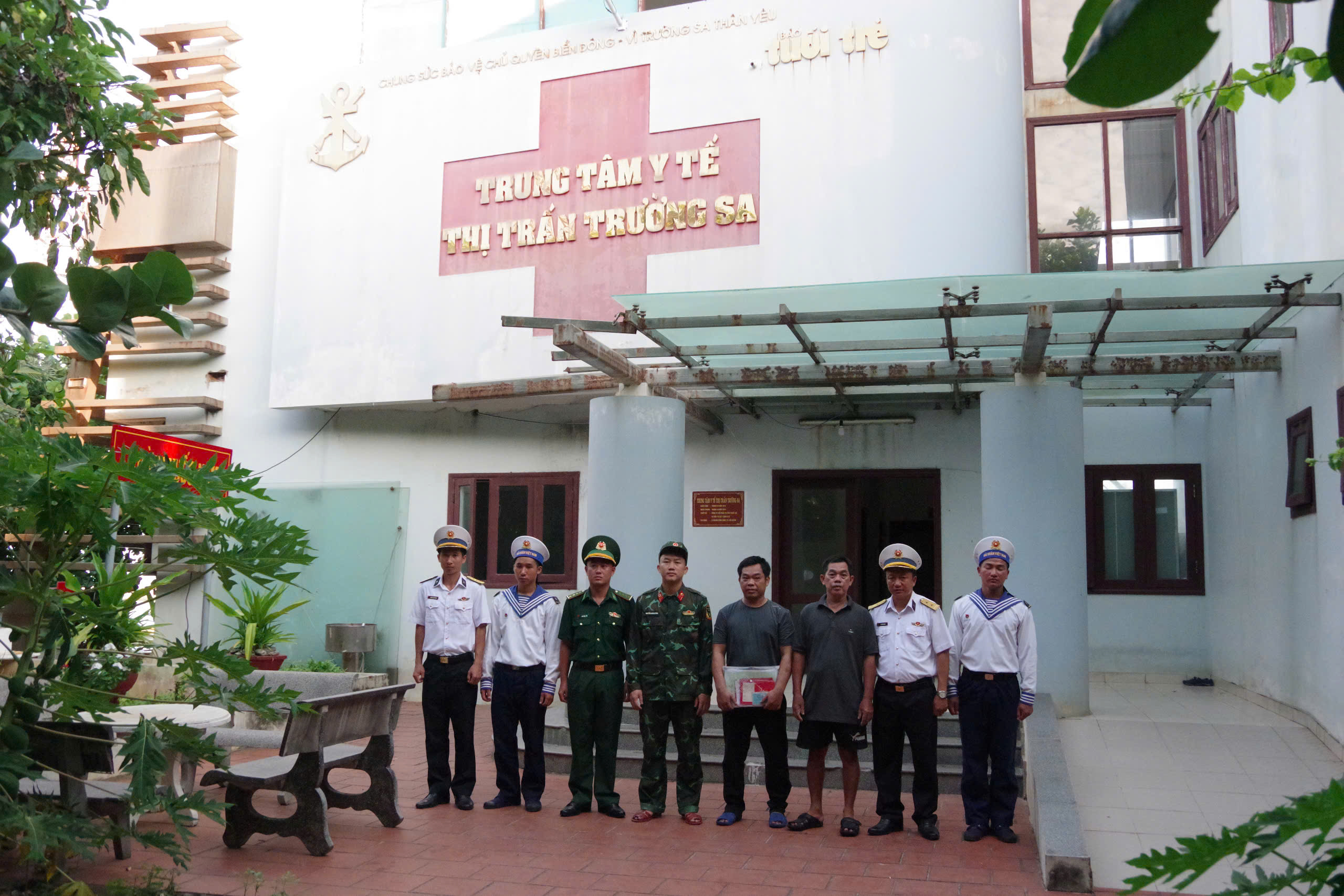 Trung tâm y tế đảo Trường Sa cấp cứu kịp thời ngư dân gặp nạn