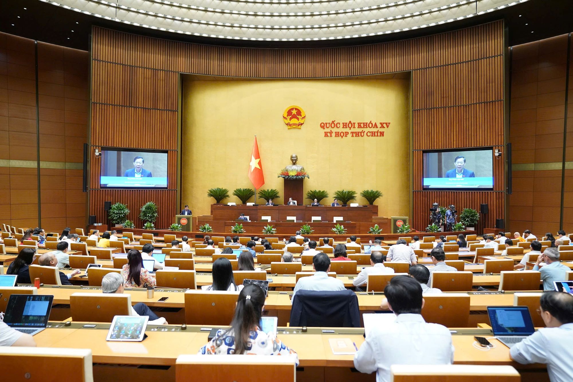 Ngày 16/6, Quốc hội thông qua nghị quyết sửa Hiến pháp năm 2013 