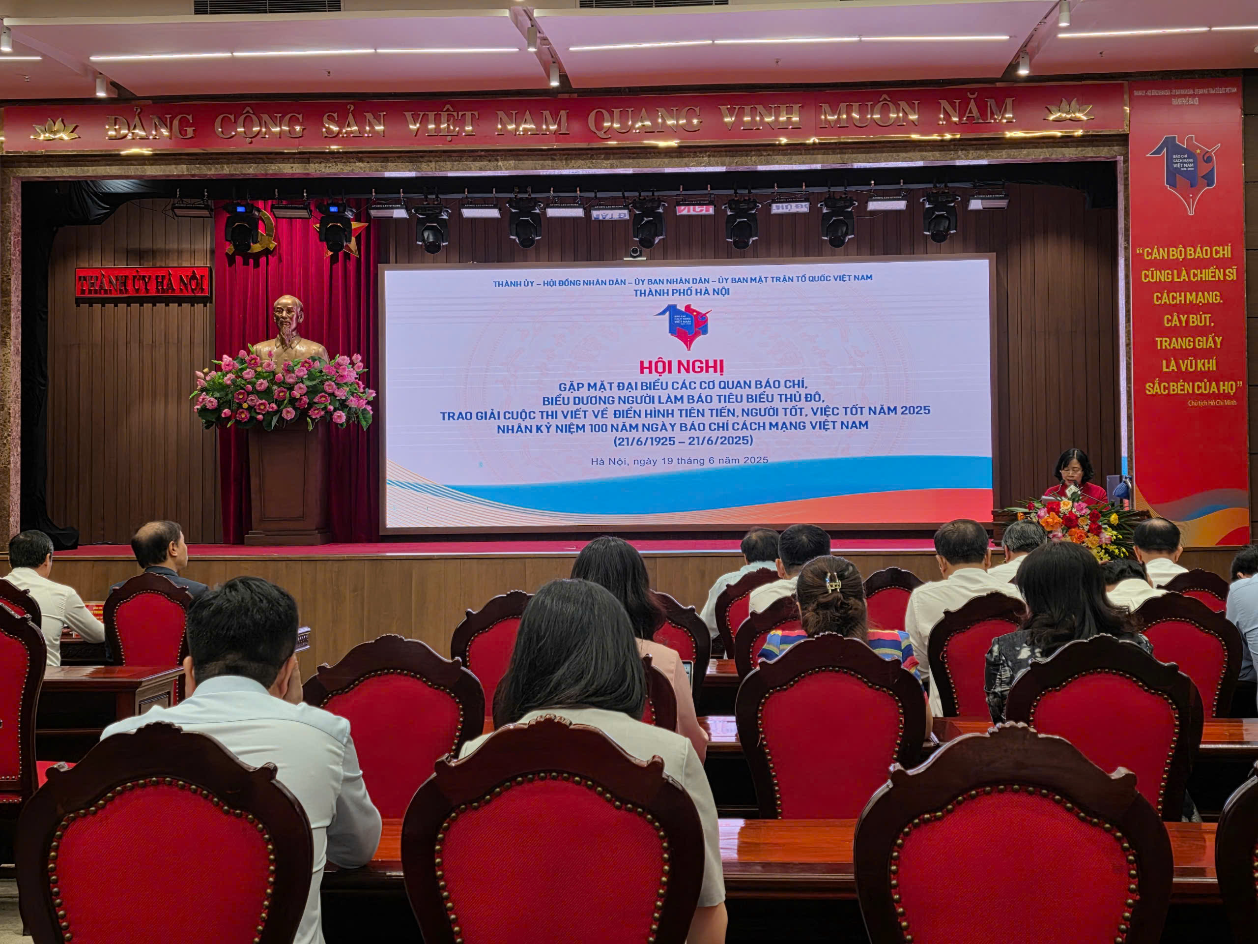 Hà Nội thu ngân sách 372 nghìn tỷ, GRDP 6 tháng đạt 7,59%